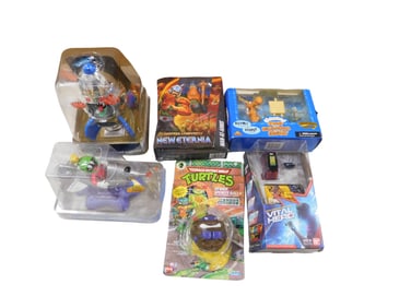 New in Package Toys incl Marvin the Martian Figure, Marvin the Martian Spaceship Alarm Clock,