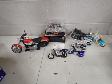 Toy Motorcycle Lot including Harley Davidson 1:18 Scale Die Cast and other assorted sizes