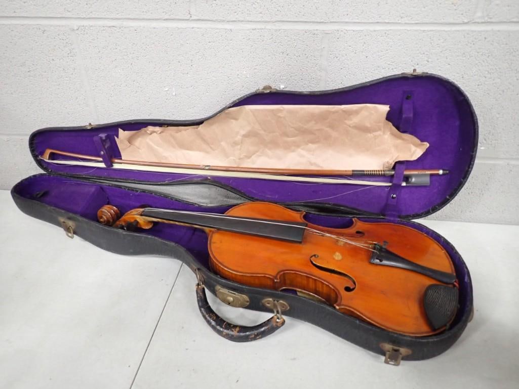 Violin with Case - no markings on the violin, but the case has a note that says "Paulus Pilat: Violin with Case - no markings on the violin, but the case has a note that says "Paulus Pilat Violin Maker" All pictures are considered part of the description and should be examined carefully