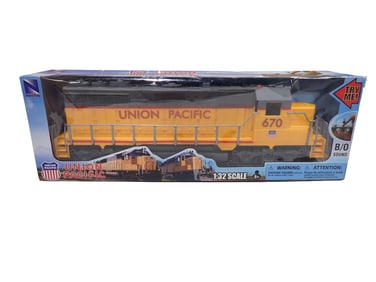 NewRay Union Pacific Model Train Engine 1:32 Scale B/O Sound New in Box