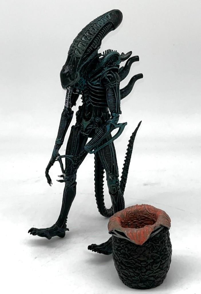 NECA Aliens Ultimate Edition Blue Alien Warrior Xenomorph Figure Egg 9.5" (1 of 7)