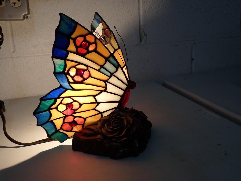Quoizel Collectibles Signed Butterfly Figural Stained Glass Lamp: Quoizel Collectibles Signed Butterfly Figural Stained Glass Lamp. Signed. Great condition. 11" Tall All pictures are considered part of the description and should be examined ca