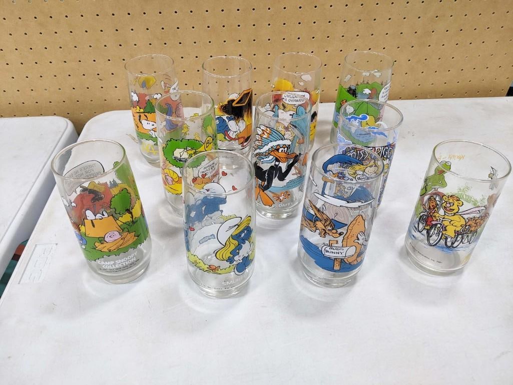 Lot of 11 Vintage McDonalds Glasses Snoopy, Muppets, and More: Lot of 11 Vintage McDonalds Glasses Snoopy, Muppets, and More All pictures are considered part of the description and should be examined carefully by bidders. Live Auctioneers is now offering Live Shi