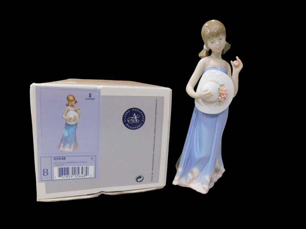 Lladro 5648 Muchacha Adornando Pamela Courtney Porcelain Figurine w/ Box and Paperwork: Lladro 5648 Muchacha Adornando Pamela Courtney Porcelain Figurine w/ Box and Paperwork. Beautiful condition All pictures are considered part of the description and should be examined carefully