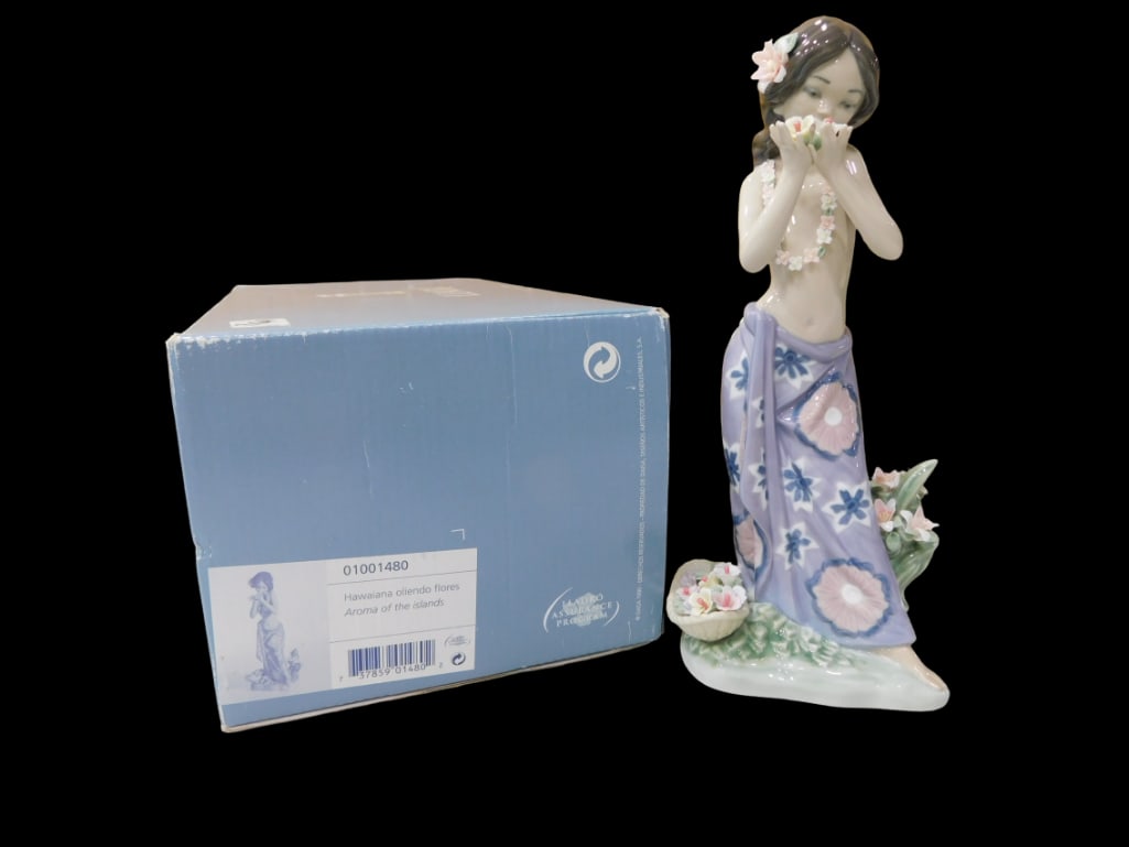 Lladro 1001480 Aroma of the Islands Porcelain Figurine w/ Box and Paperwork: Lladro 1001480 Aroma of the Islands Porcelain Figurine w/ Box and Paperwork. Beautiful condition. All pictures are considered part of the description and should be examined carefully by bidders