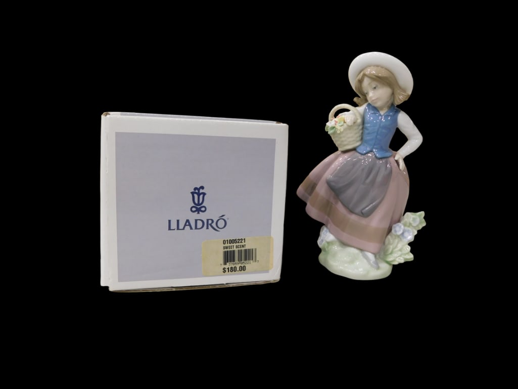 Lladro 5221 Sweet Scent Porcelain Figurine w/ Box and Paperwork (1 of 6)