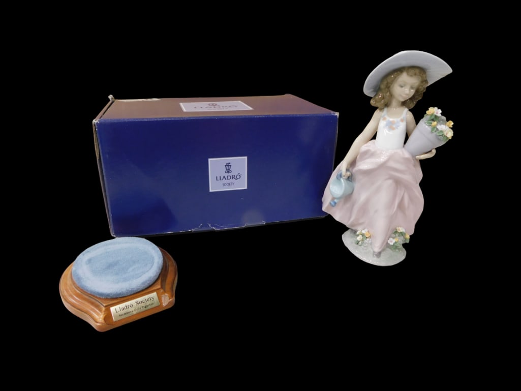 Lladro 7676 A Wish Come True Members Only Porcelain Figurine w/ Box: Lladro 7676 A Wish Come True Members Only Porcelain Figurine w/ Box. Beautiful condition. Includes original receipt and society members only wooden stand. All pictures are considered part of th