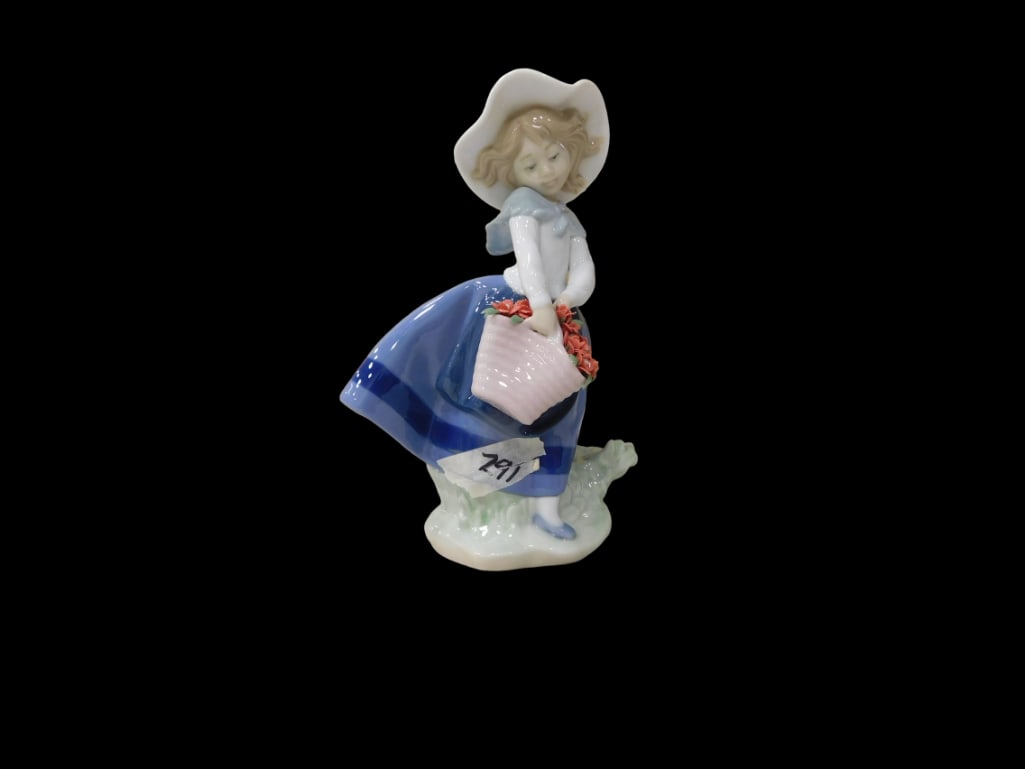Lladro 5222 Pretty Pickings Porcelain Figurine (1 of 6)