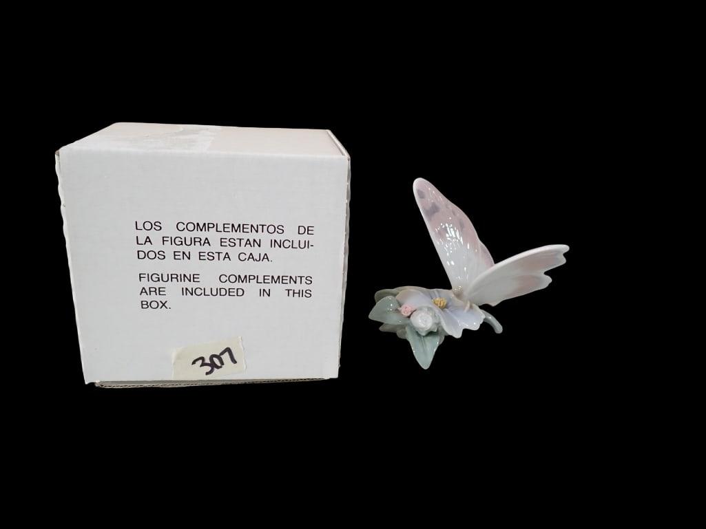 Lladro 6330 Refreshing Pause Porcelain Butterfly Figurine with Box: Lladro 6330 Refreshing Pause Porcelain Butterfly Figurine with Box. Beautiful condition. All pictures are considered part of the description and should be examined carefully by bidders. Live A