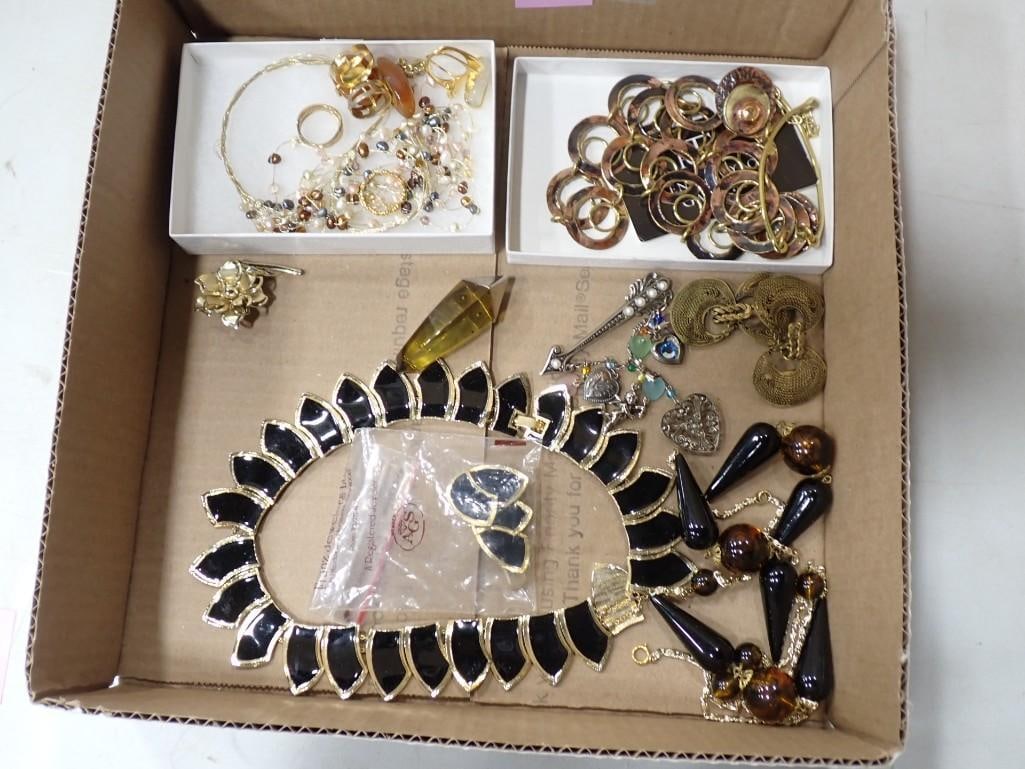 Vintage Costume Jewelry Renee Taylor and More Necklaces, Earrings, Etc: Vintage Costume Jewelry Renee Taylor and More Necklaces, Earrings, Etc All pictures are considered part of the description and should be examined carefully by bidders. Live Auctioneers is now offering