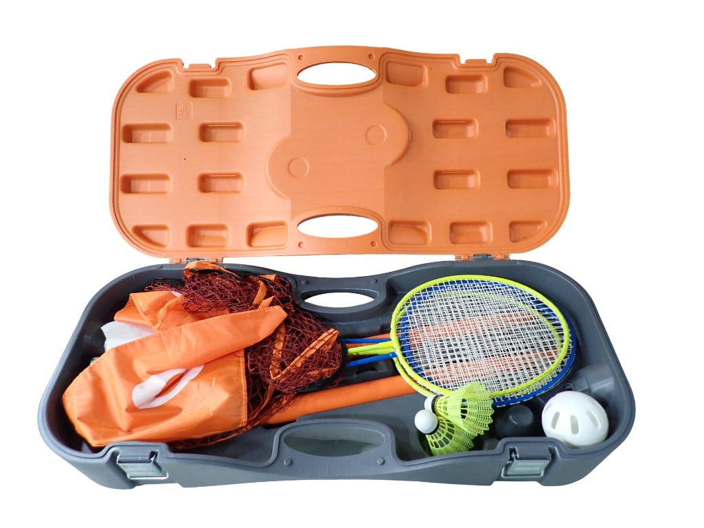 Nice Badminton Set in Travel Case incl 2 Racquets, net, poles, 2 shuttlecocks: Nice Badminton Set in Travel Case incl 2 Racquets, net, poles, 2 shuttlecocks All pictures are considered part of the description and should be examined carefully by bidders. Live Auctioneers is now o