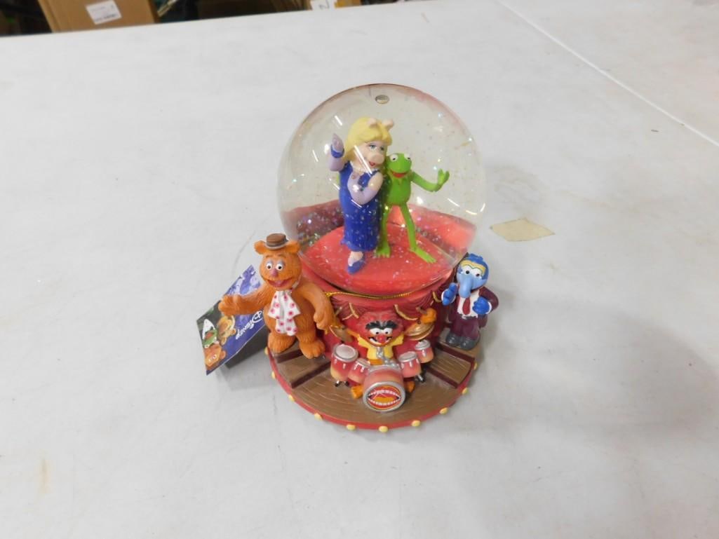 Walt Disney The Muppets Wind-up Music Box Snow Globe: Walt Disney The Muppets Wind-up Music Box Snow Globe All pictures are considered part of the description and should be examined carefully by bidders. Live Auctioneers is now offering Live Shipping thr