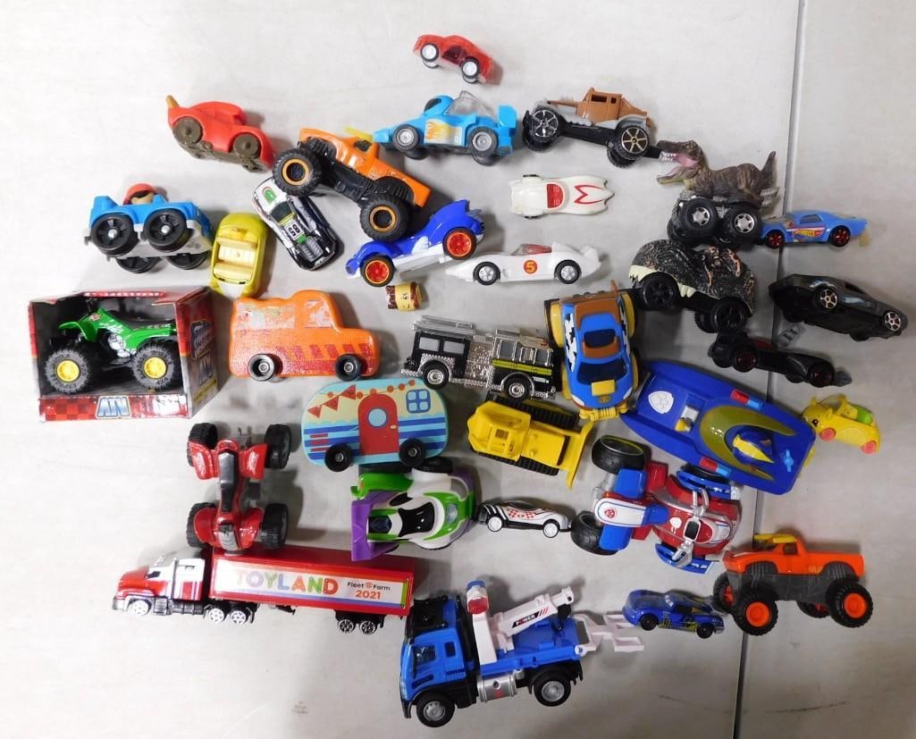 Lot of assorted Toy Cars, etc.: Lot of assorted Toy Cars, etc. All pictures are considered part of the description and should be examined carefully by bidders. Live Auctioneers is now offering Live Shipping through them. This 