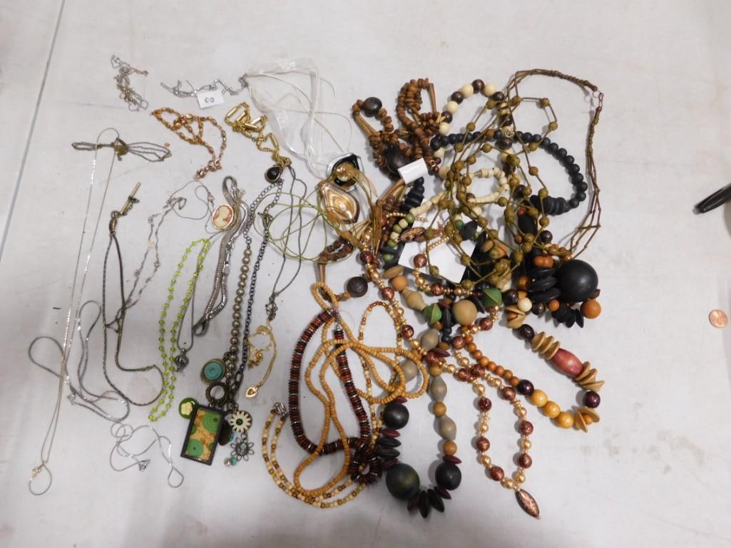 Large Lot of assorted Costume Jewelry Necklaces, Chains, Vintage, Beads, etc.: Large Lot of assorted Costume Jewelry Necklaces, Chains, Vintage, Beads, etc. All pictures are considered part of the description and should be examined carefully by bidders. Live Auctioneers is now o