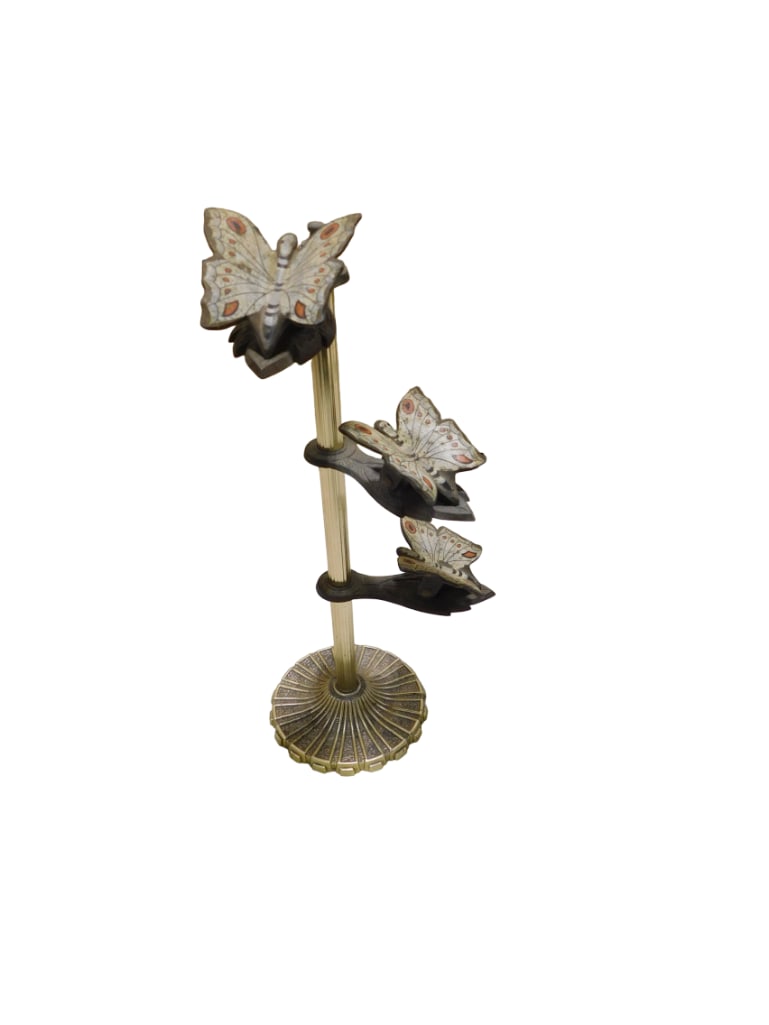 Vintage 1960's Allied Brass Butterfly Picture or Letter Clip Holder: Vintage 1960's Allied Brass Butterfly Picture or Letter Clip Holder All pictures are considered part of the description and should be examined carefully by bidders. Live Auctioneers is now offerin