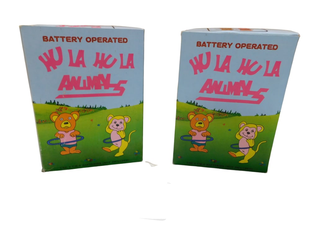2 NOS New Old Stock Hu La Hu La Battery Operated Dancing Bears or Hula Hooping Bears (1 of 4)