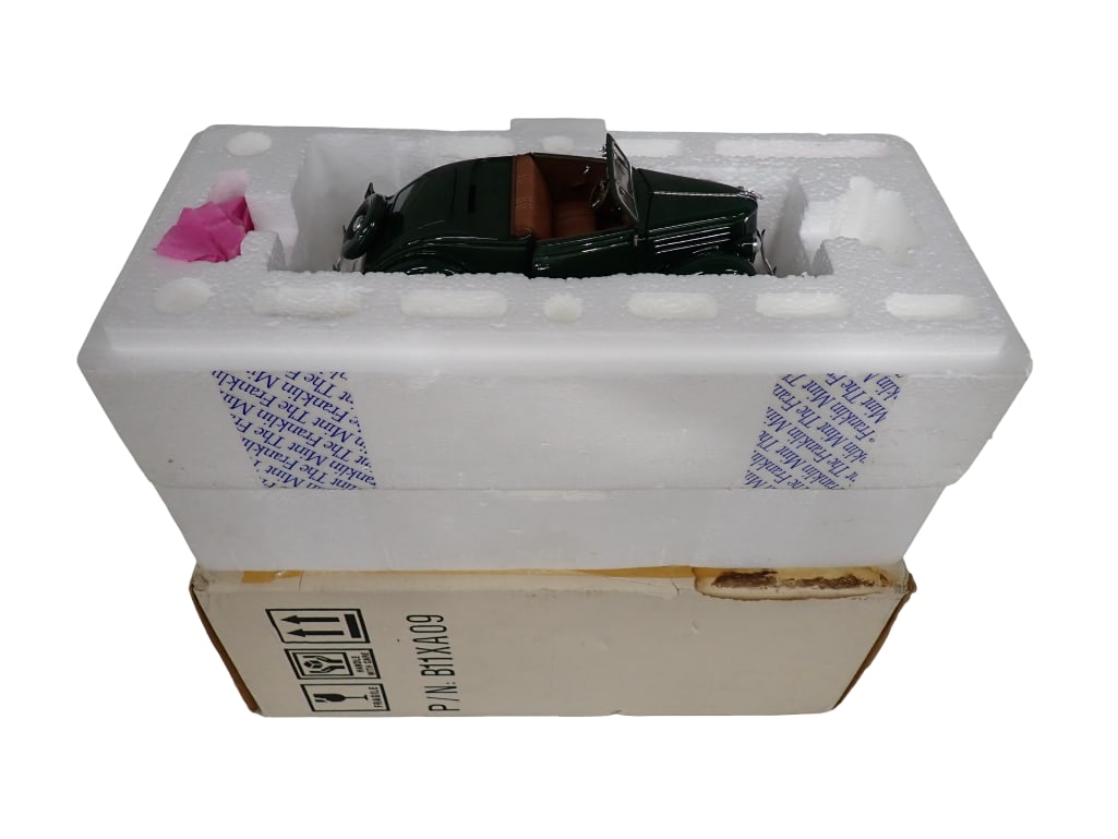 Franklin Mint 1936 Ford Deluxe Cabriolet 1:24 Scale Model Car in Original Styrofoam with Box (1 of 9)