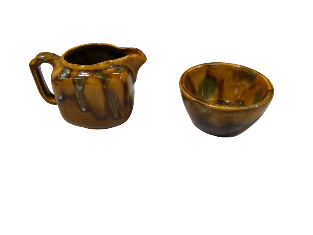 Vintage Dryden Art Glaze Pottery Creamer & Sugar: Vintage Dryden Art Glaze Pottery Creamer & Sugar All pictures are considered part of the description and should be examined carefully by bidders. Live Auctioneers is now offering Live Shipping through