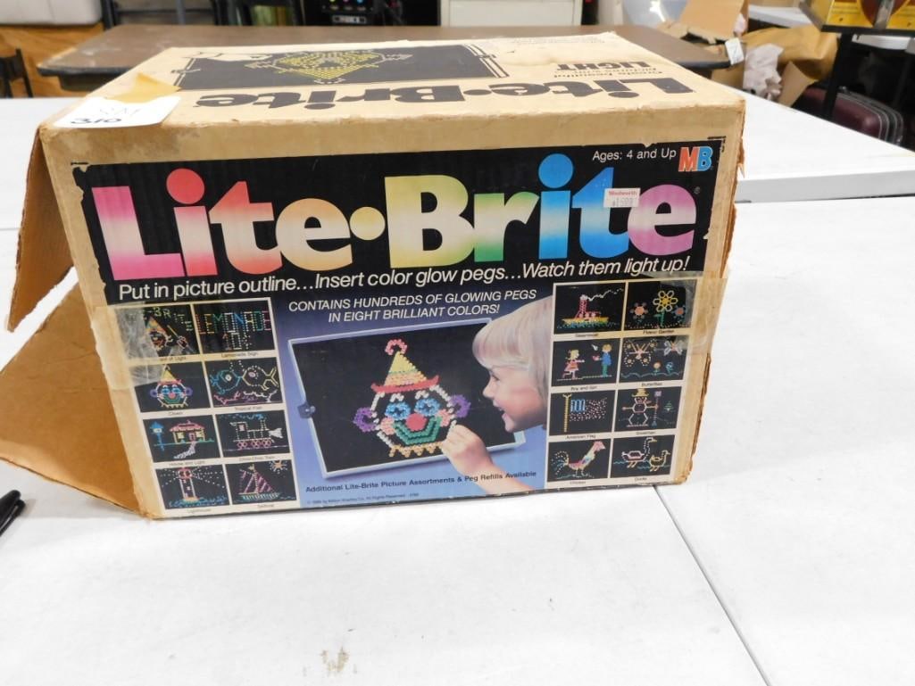 Vintage Lite-Brite with Original Box (1 of 2)