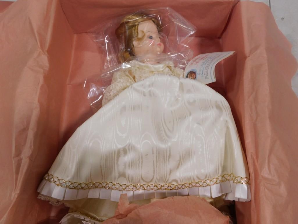 Madame Alexander Harriet Lane 1516 Doll with original box (1 of 4)