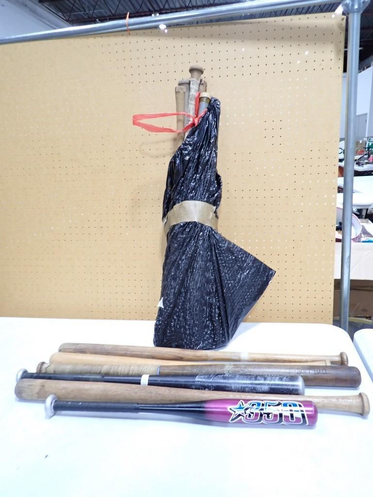 Lot of assorted Baseball / Tee-Ball Bats including Metal and Wood: Lot of assorted Baseball / Tee-Ball Bats including Metal and Wood All pictures are considered part of the description and should be examined carefully by bidders. Live Auctioneers is now offering Live