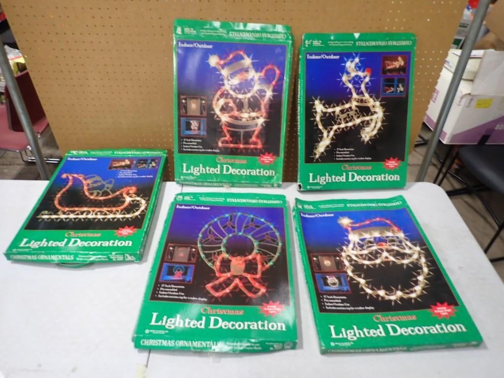 5 Lighted Christmas Decorations incl Sleigh, Reindeer, Santa Claus, Wreath, Santa Head: 5 Lighted Christmas Decorations incl Sleigh, Reindeer, Santa Claus, Wreath, Santa Head. All in original packaging. Wreath was tested for the picture and works. Others are untested. A