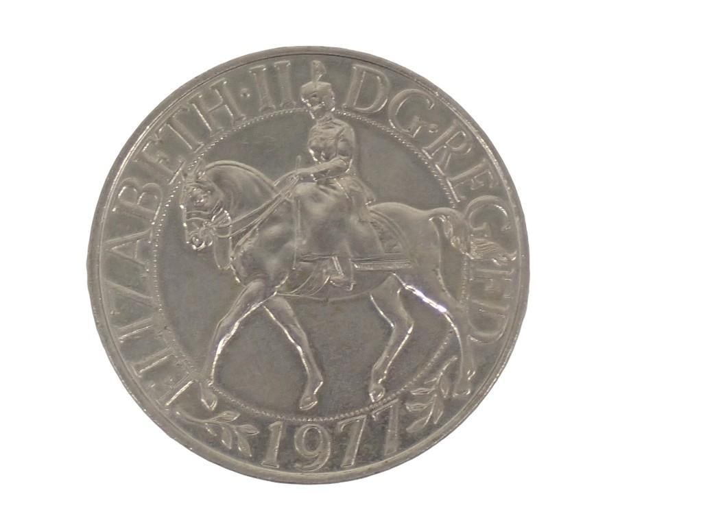 British sterling silver 1977 Royal Mint Queen Elizabeth II Jubilee coin designed by Arnold MachinWt: (1 of 4)