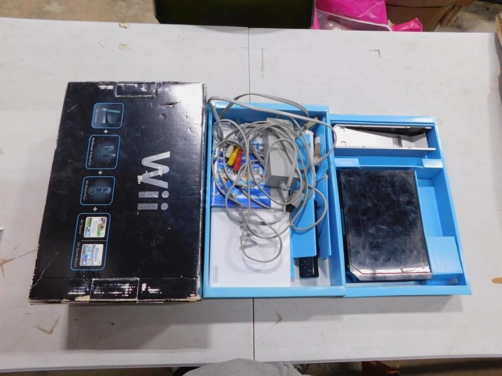 Nintendo Wii Video Game System with Box and everything as shown - untested (1 of 3)