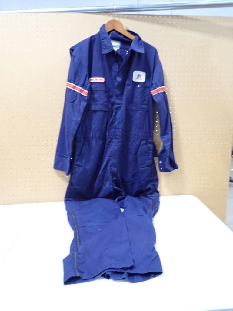 United Airlines Mechanic Uniform Jumpsuit (1 of 6)