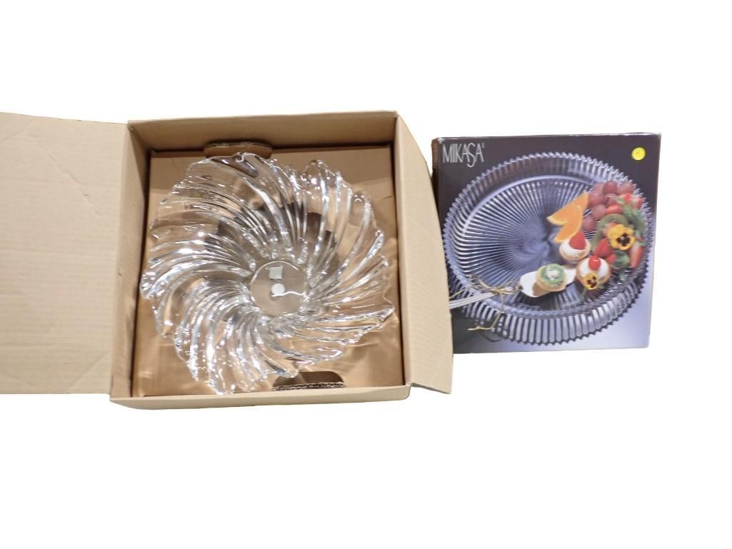 Mikasa Crystal Lot including Diamond Fire 14" Platter and Mikasa Belle Epoque crystal swirl centerpi: Mikasa Crystal Lot including Diamond Fire 14" Platter and Mikasa Belle Epoque crystal swirl centerpiece Bowl All pictures are considered part of the description and should be examined carefully by