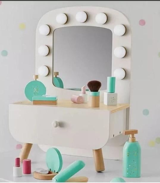 New in Box Member's Mark Tabletop Vanity in White - should look similar to the first picture: New in Box Member's Mark Tabletop Vanity in White - should look similar to the first picture All pictures are considered part of the description and should be examined carefully by bidders. Live A