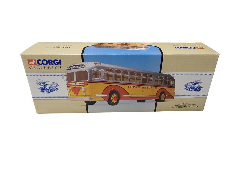Corgi Classics General Motors 4502 Los Angeles Motor Coach 97635 Die Cast Model Bus (1 of 9)