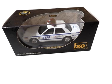 IXO Ford Crown USA Police New York NYPD MOC040  Die Cast Model Car 1:43 Scale