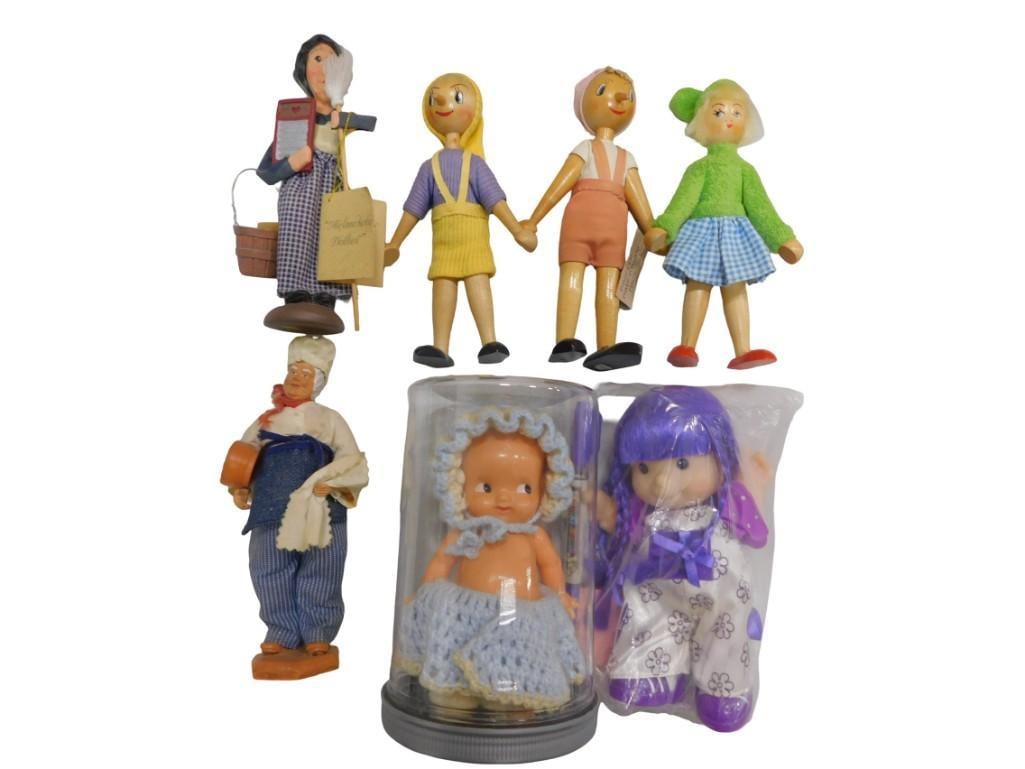 Lot of Dolls incl Wooden Jointed Dolls, etc: Lot of Dolls incl Wooden Jointed Dolls, etc All pictures are considered part of the description and should be examined carefully by bidders. Live Auctioneers is now offering Live Shipping through th