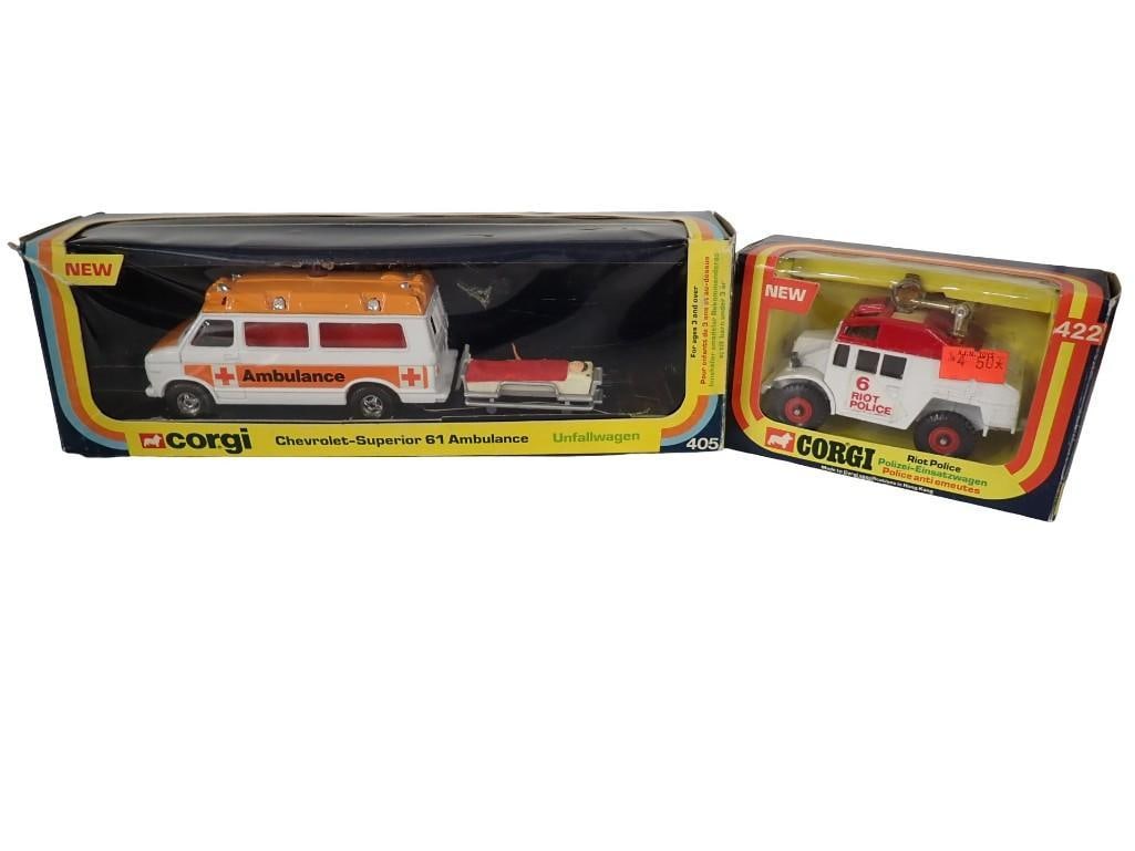 2 Corgi Die Cast Model Vehicles incl 405 Chevrolet Superior 61 Ambulance and Riot Police 422 (1 of 10)