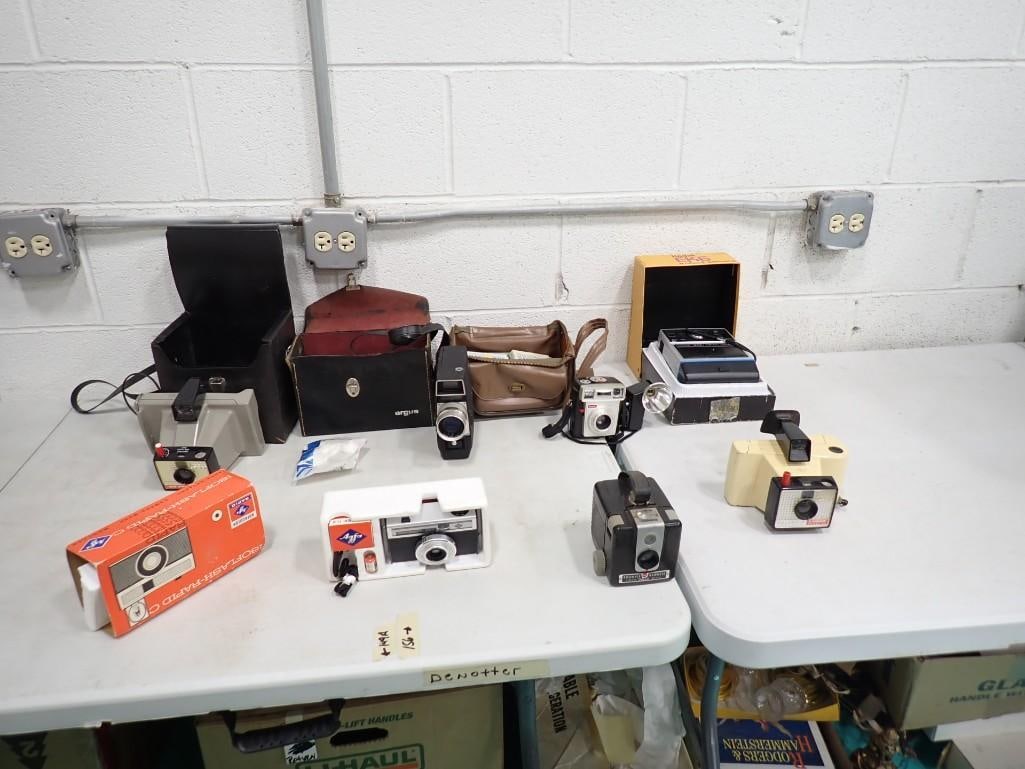 Vintage Camera Lot including Argus, Kodak Brownie, Polaroid, Agfa, etc. (1 of 10)