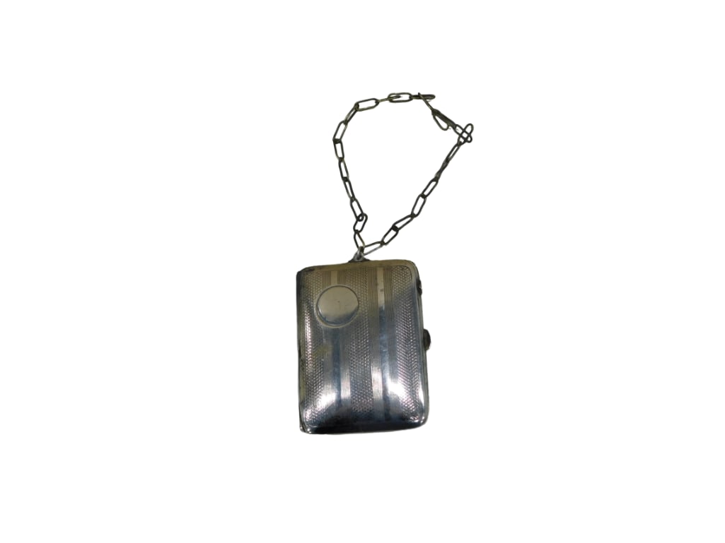 Art Deco silverplate coin purse: Art Deco silverplate coin purse Condition: has a small dent on the back. Live Auctioneers is now offering Live Shipping through them. This is an optional payment/shipping system. If you wo