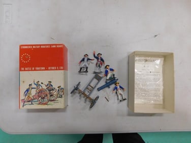 Strombecker Military Miniatures Metal Toy Soldiers and Cannon The Battle of Yorktown in Original Box