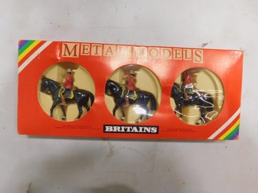 Britains Metal Toy Soldiers Set 7236 incl 3 Royal Canadian Mounted Police in Original Box