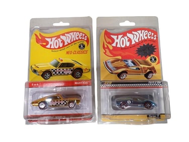 2 Hot Wheels Neo Classics incl Ford J-Car and Maxi Taxi New in Package