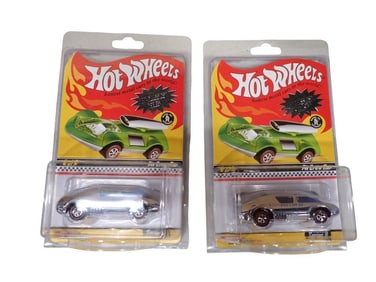 2 Hot Wheels Neo Classics Pit Crew Cars New in Package