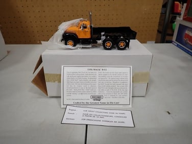 Matchbox Collectibles 1956 Mack B-61 Die Cast Model Truck DYM35214