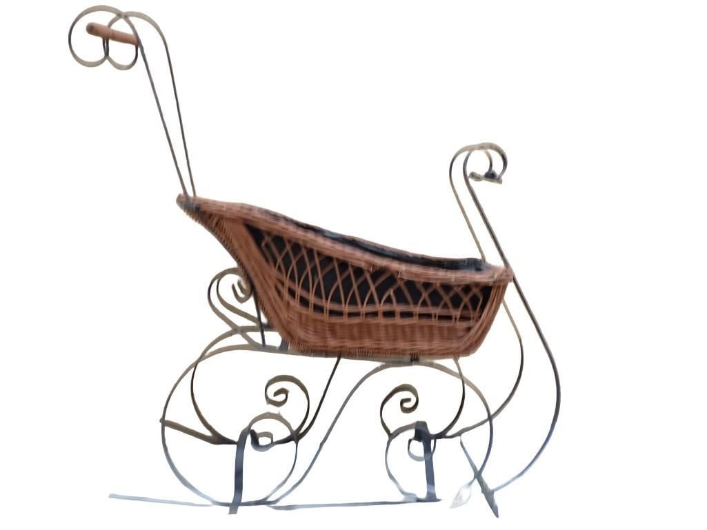 Wicker Basket Christmas Sleigh: Wicker Basket Christmas Sleigh All pictures are considered part of the description and should be examined carefully by bidders. Live Auctioneers is now offering Live Shipping through them. This is a