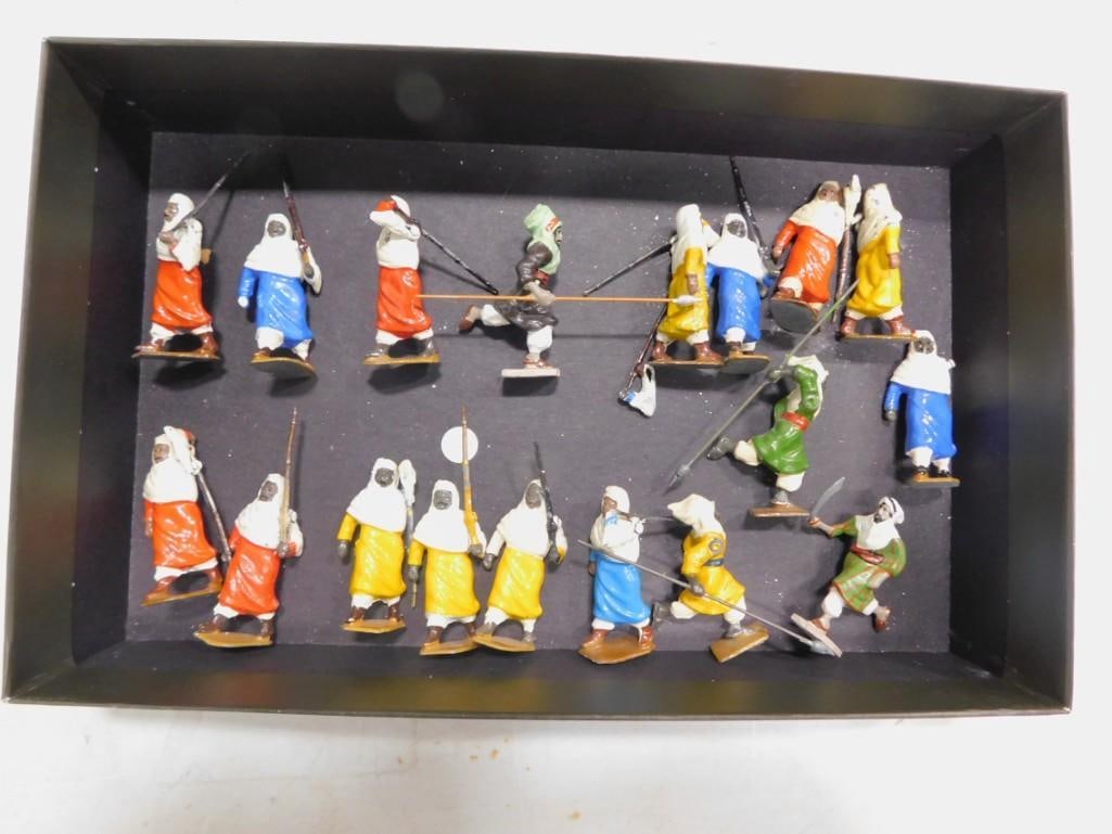 Britains Set #2046 "Arabs of the Desert" Metal Toy Soldiers (1 of 7)