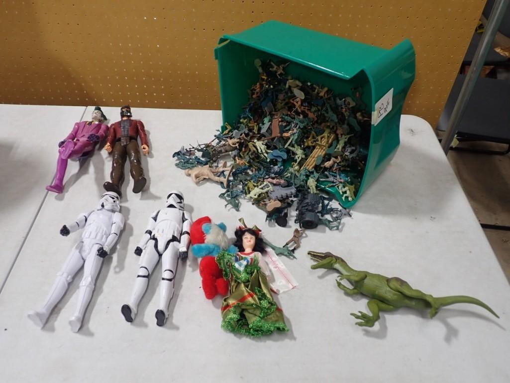 Toy Lot including Star Wars, Bat Man, Toy Soldiers, Papa Smurf, etc.: Toy Lot including Star Wars, Bat Man, Toy Soldiers, Papa Smurf, etc. All pictures are considered part of the description and should be examined carefully by bidders. Live Auctioneers is now offering L