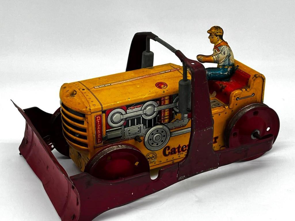Vintage Marx Tin Litho Caterpillar Tractor Toy: Vintage Marx Tin Litho Caterpillar Tractor Toy Condition: as is, probably missing a few components 10" All pictures are considered part of the description and should be examined c