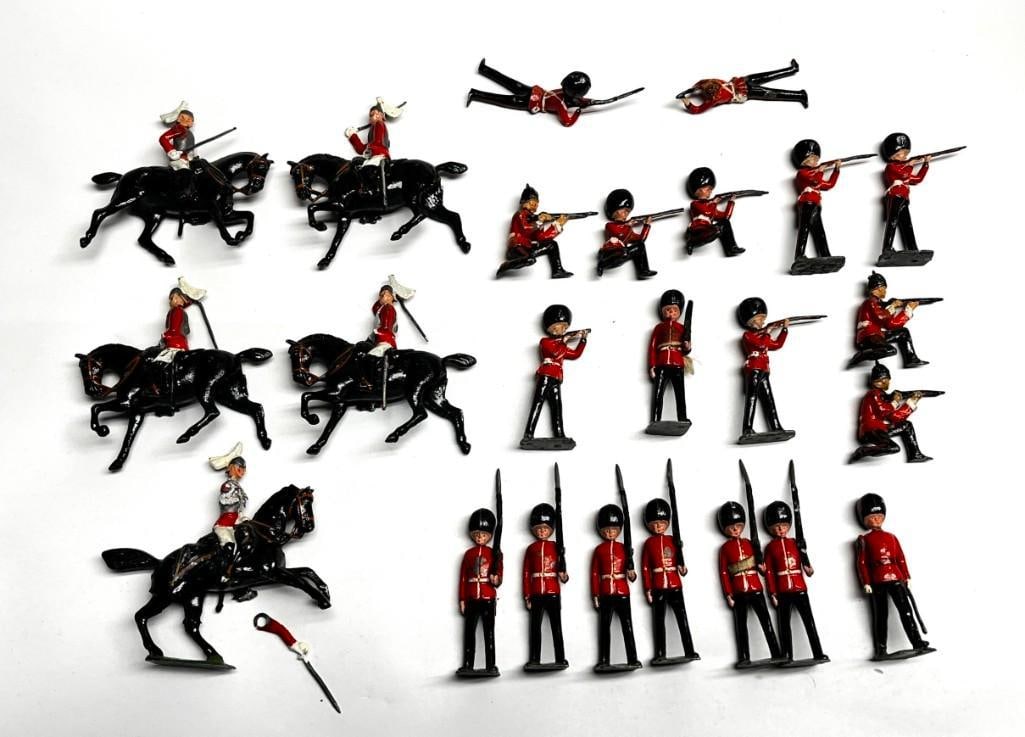 24 Vintage Britains English Lead Soldiers (1 of 9)