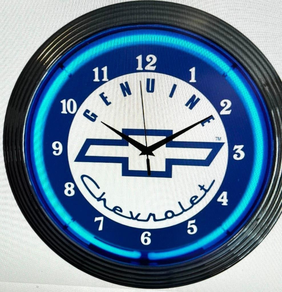 Neonetics 8CHEVY Genuine Chevrolet Neon Clock - New in Box (1 of 3)