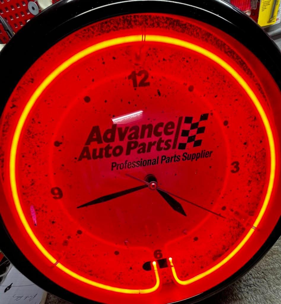 Vintage Advance Auto Parts Neon Clock (1 of 3)