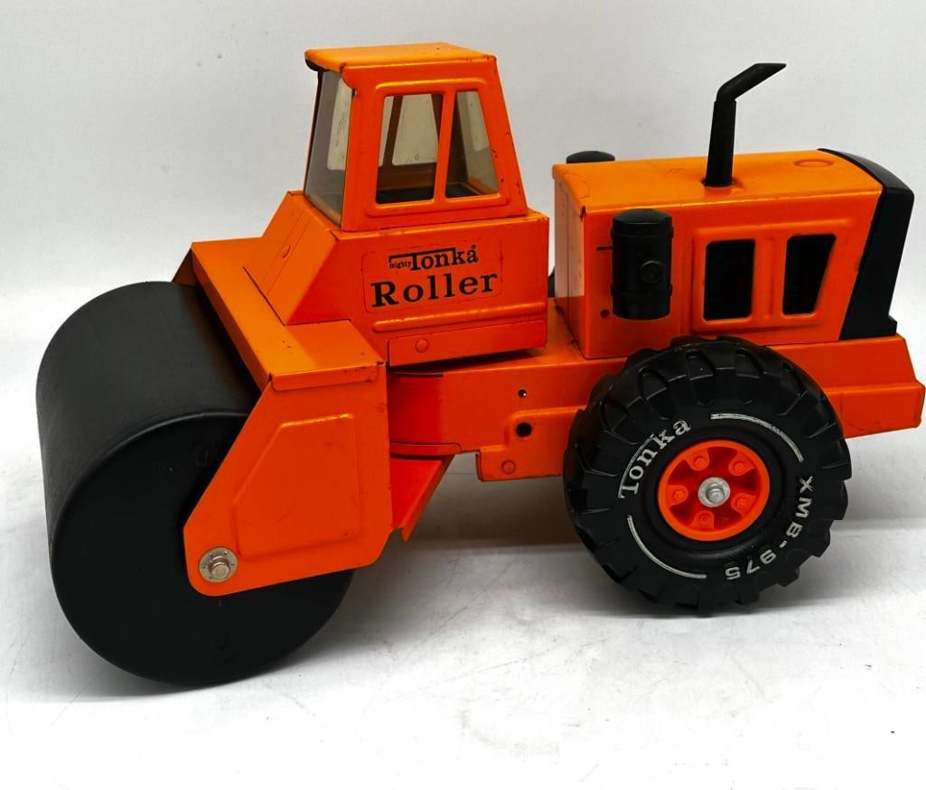 Vintage Tonka Truck Roller XMB-975 Pressed steel (1 of 8)